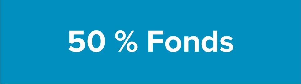 50 % Fonds Schriftzug in weiß auf hellblauem Hintergrund